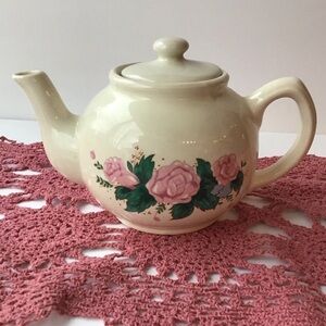 𝅺TEAPOT with rose design